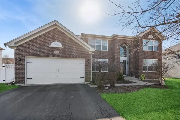 1715 White Oak Lane, Hoffman Estates, IL 60192