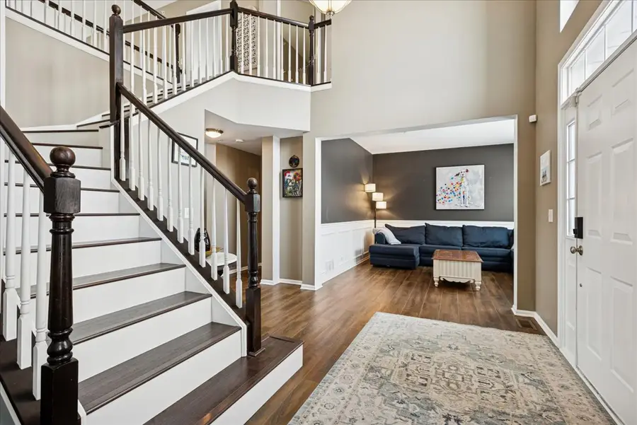 1715 White Oak Lane, Hoffman Estates, IL 60192 - #3