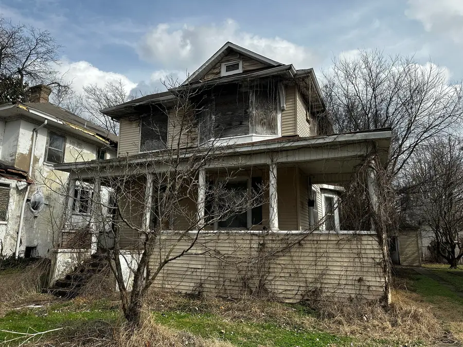 617 27th Street, Cairo, IL 62914 - #2