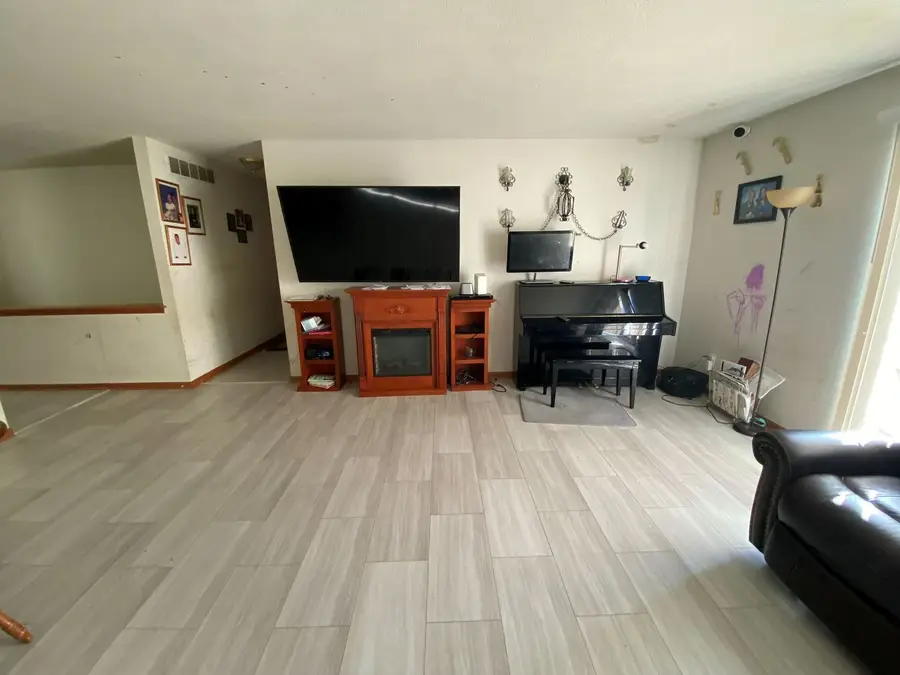 435 Waveland Avenue, Rockford, IL 61102 - #3