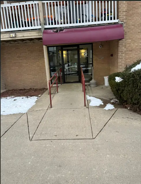 940 Beau Drive S #110, Des Plaines, IL 60016