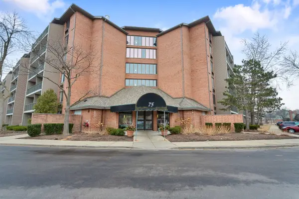 75 Kristin Circle #123, Schaumburg, IL 60195