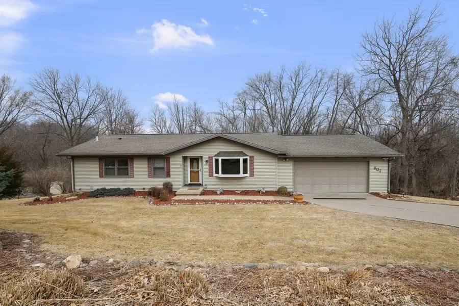 607 Reynolds Street, Le Claire, IA 52753 - #2