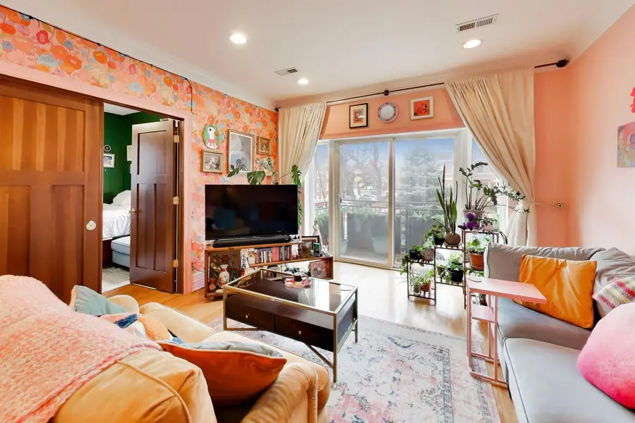 2000 W Greenleaf Avenue #1, Chicago, IL 60645 - #3