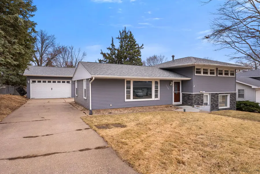 1135 5th Avenue N, Clinton, IA 52732 - #2