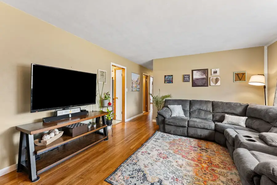 5100 11th Avenue C, Moline, IL 61265 - #3