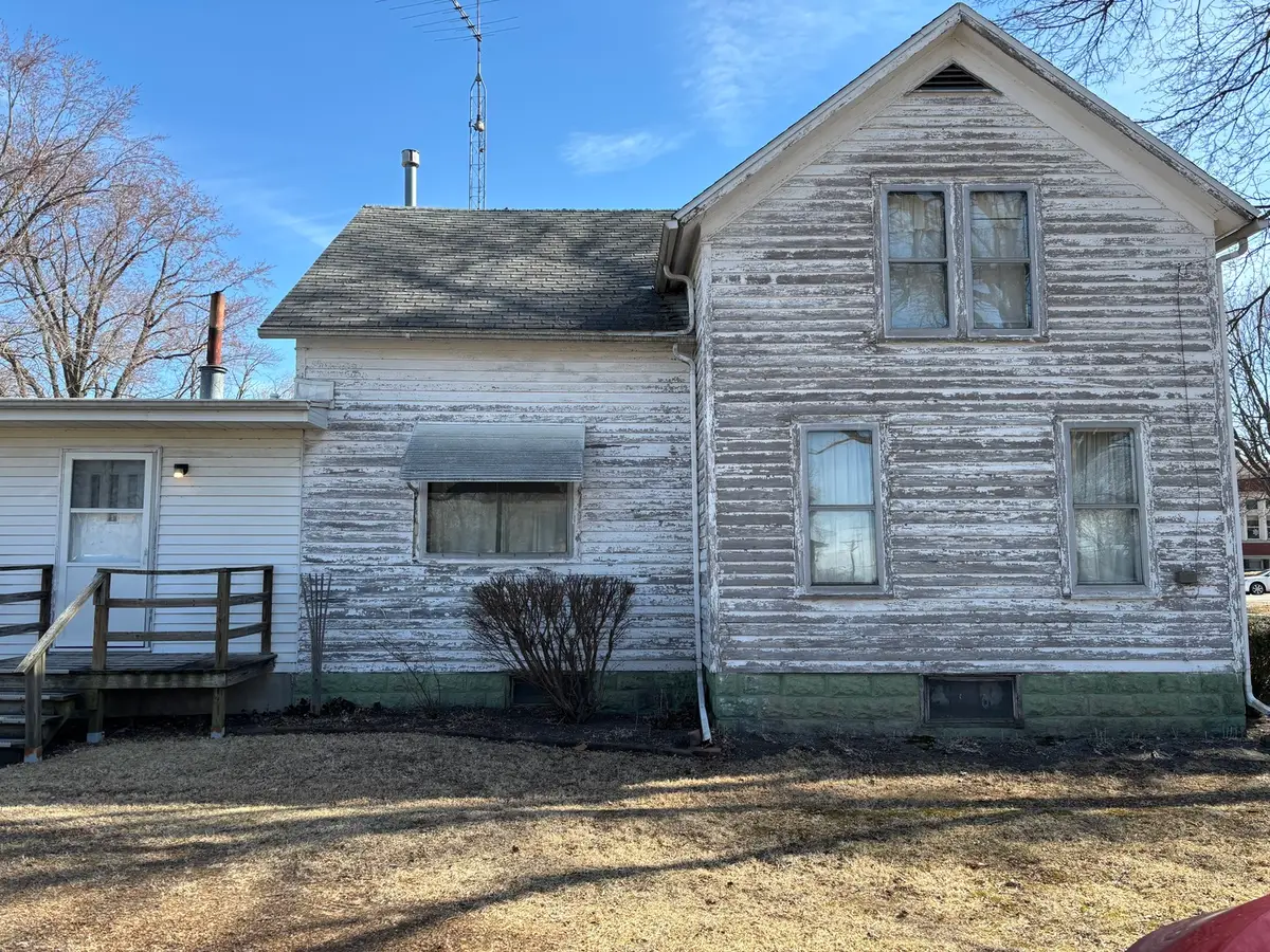 220 W Winthrop Street, Earlville, IL 60518 - #1