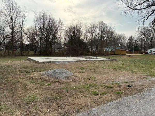 1000 S Wilson Street, Benton, IL 62812