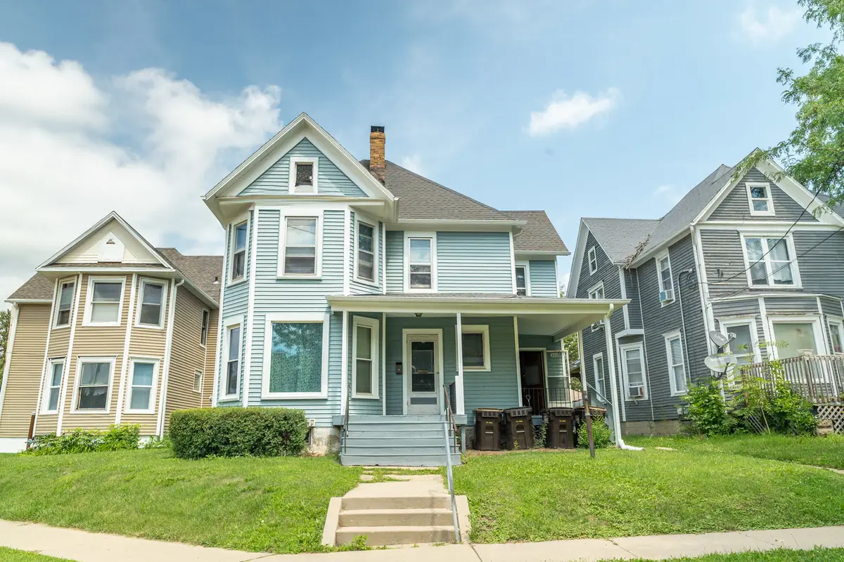 302 E Prospect Terrace, Freeport, IL 61032 - #1