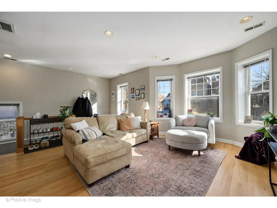 1330 W Roscoe Street, Chicago, IL 60657 - #3