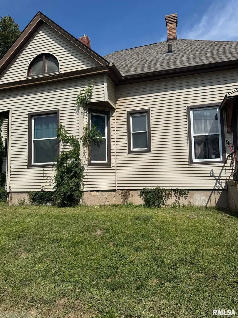 131 S Lincoln Avenue, Davenport, IA 52802 - #2