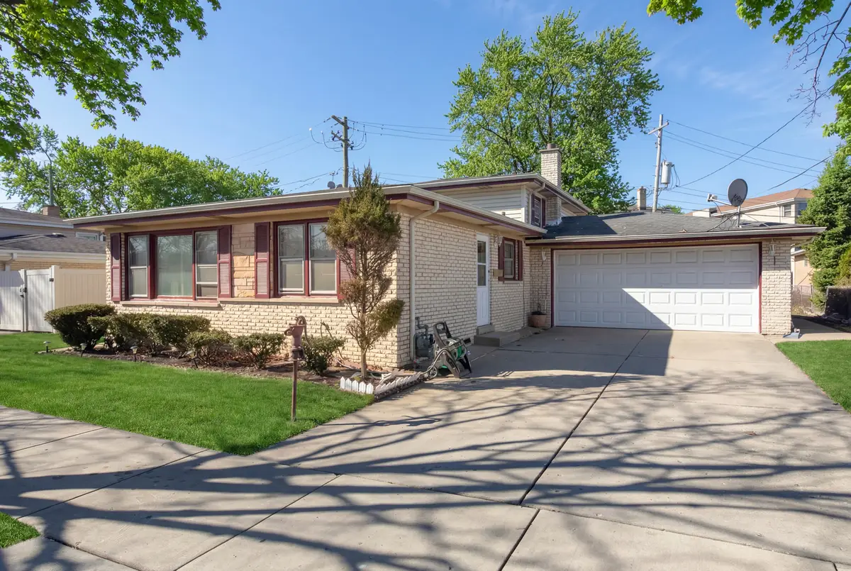 8516 N Ozanam Avenue, Niles, IL 60714 - #1