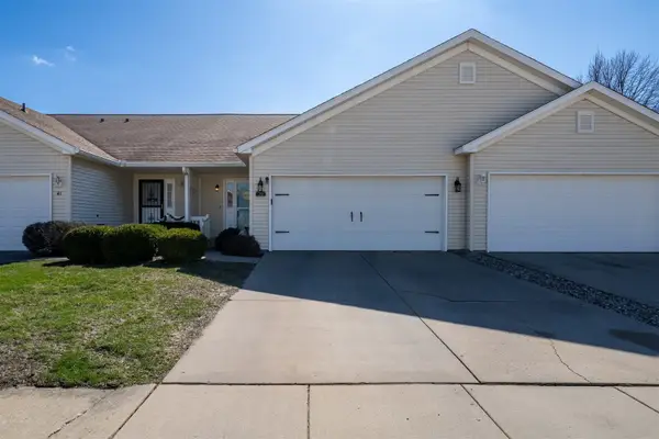 39 Oak Park Road, Bloomington, IL 61701