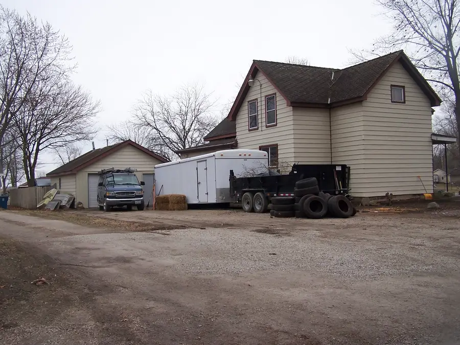 202 N 2nd Avenue, Chenoa, IL 61726 - #2