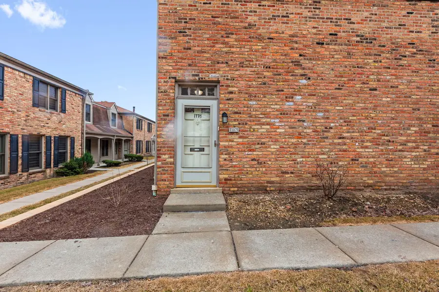 1776 Bristol Walk, Hoffman Estates, IL 60169 - #2