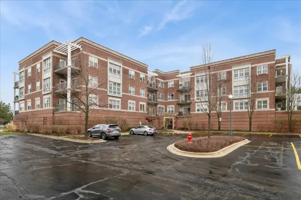 310 E Church Street #308, Libertyville, IL 60048