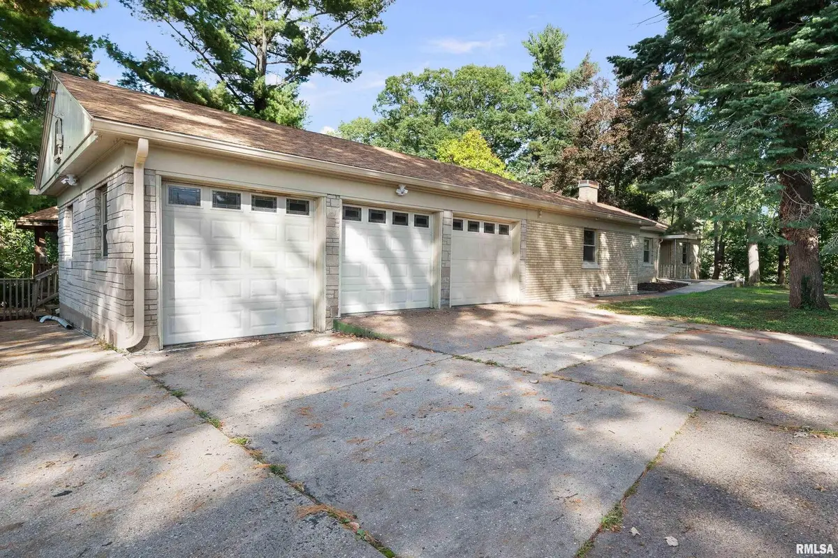 660 18th Avenue, East Moline, IL 61244 - #1