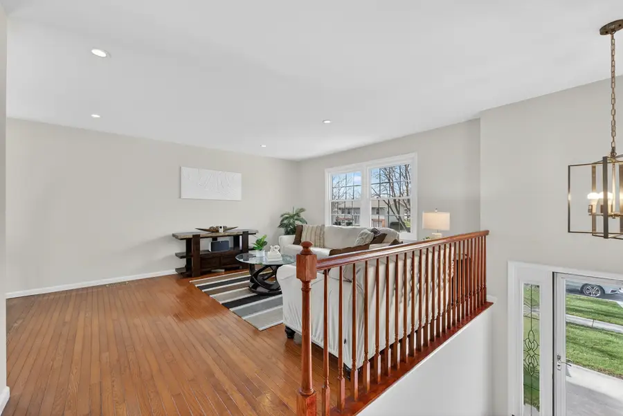 1293 W Oakmont Road, Hoffman Estates, IL 60169 - #3