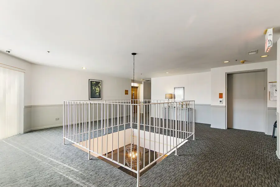 805 Leicester Road #211, Elk Grove Village, IL 60007 - #3