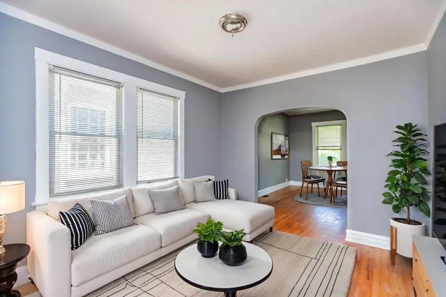 10210 S Bensley Avenue, Chicago, IL 60617 - #2