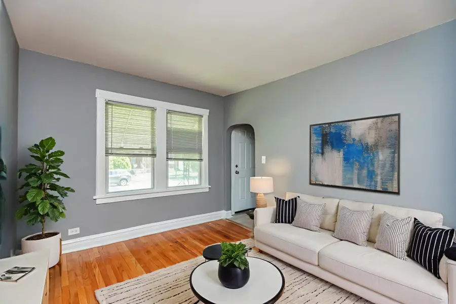 10210 S Bensley Avenue, Chicago, IL 60617 - #3