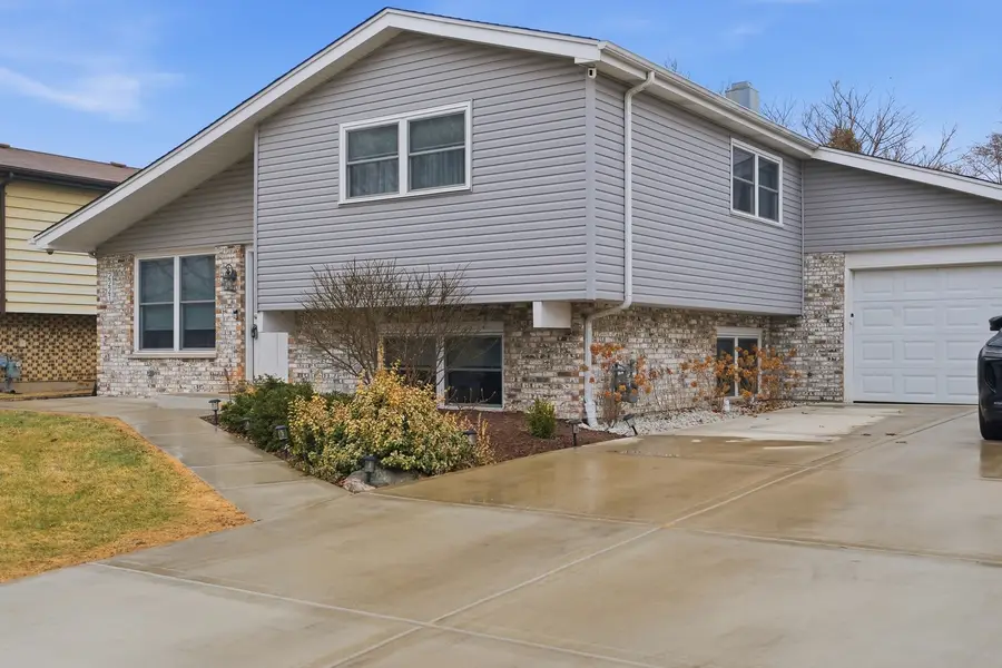 2221 Charmingfare Drive, Woodridge, IL 60517 - #2