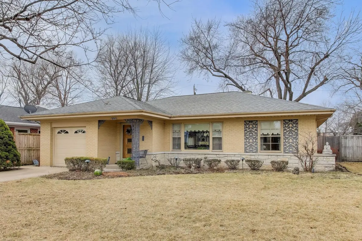 5630 N Kenton Avenue, Chicago, IL 60646 - #1