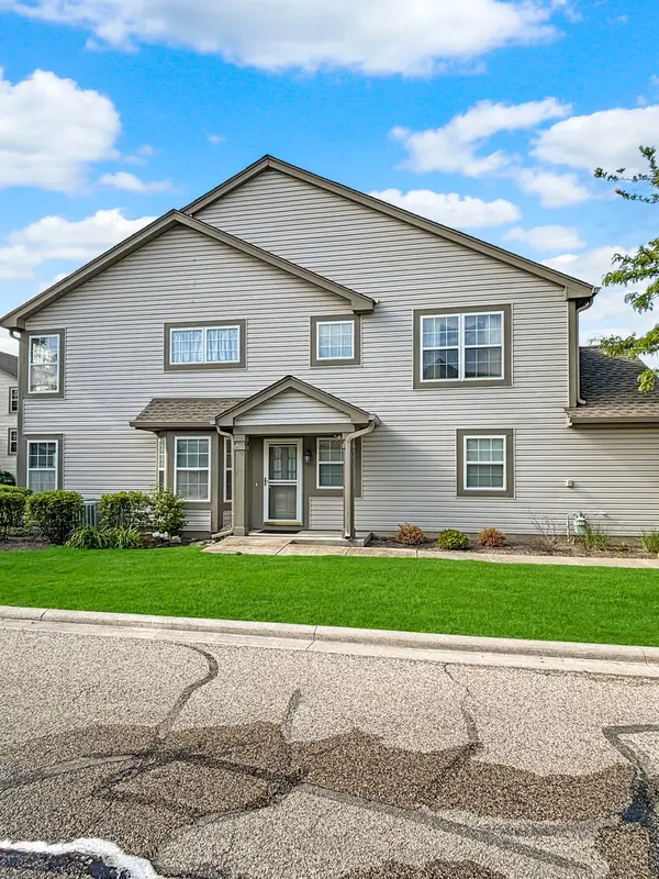 817 Blue Spruce Court, Lindenhurst, IL 60046