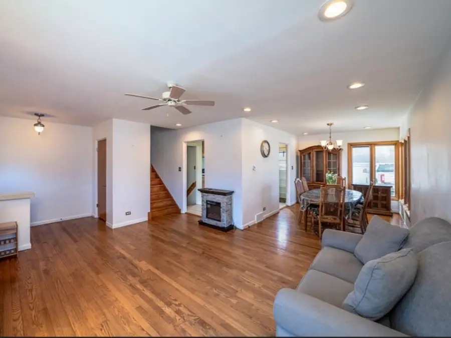 4715 W Lake Avenue, Glenview, IL 60025 - #3