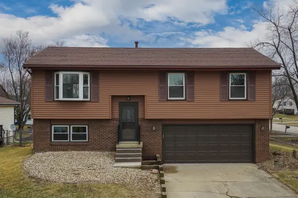 1 Sunshine Court, Bloomington, IL 61704