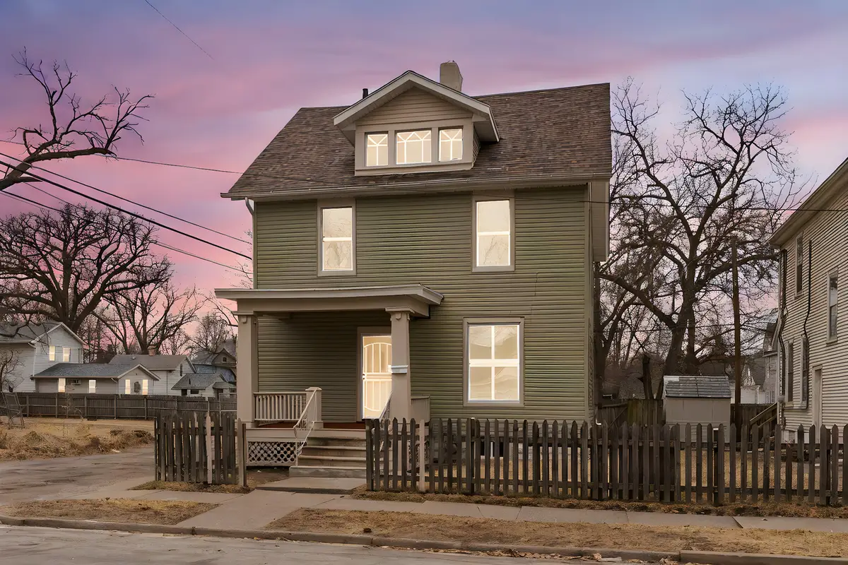 1320 Grand Avenue, Davenport, IA 52803 - #1