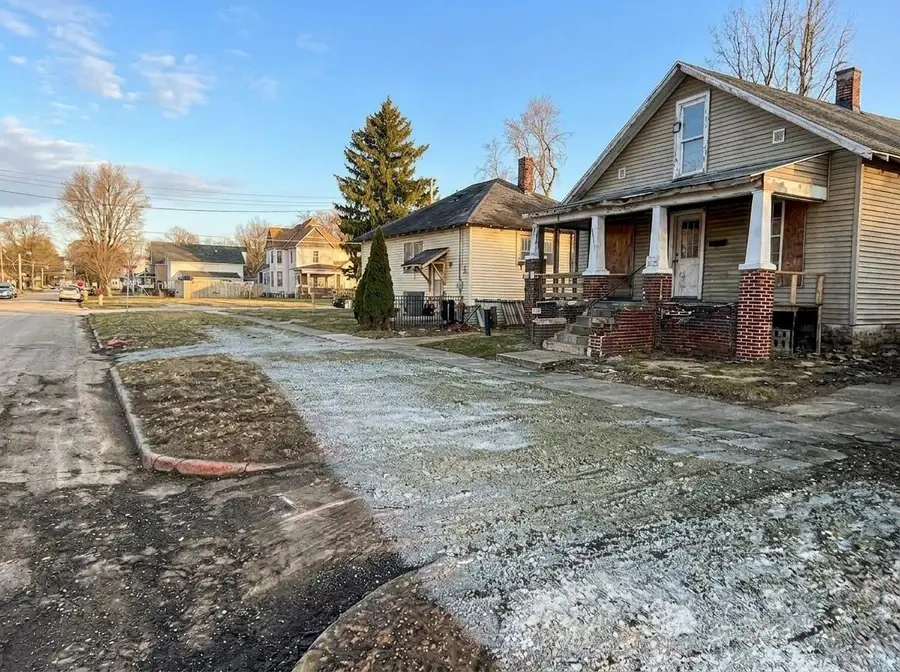 2516 Pine Avenue, Mattoon, IL 61938 - #2