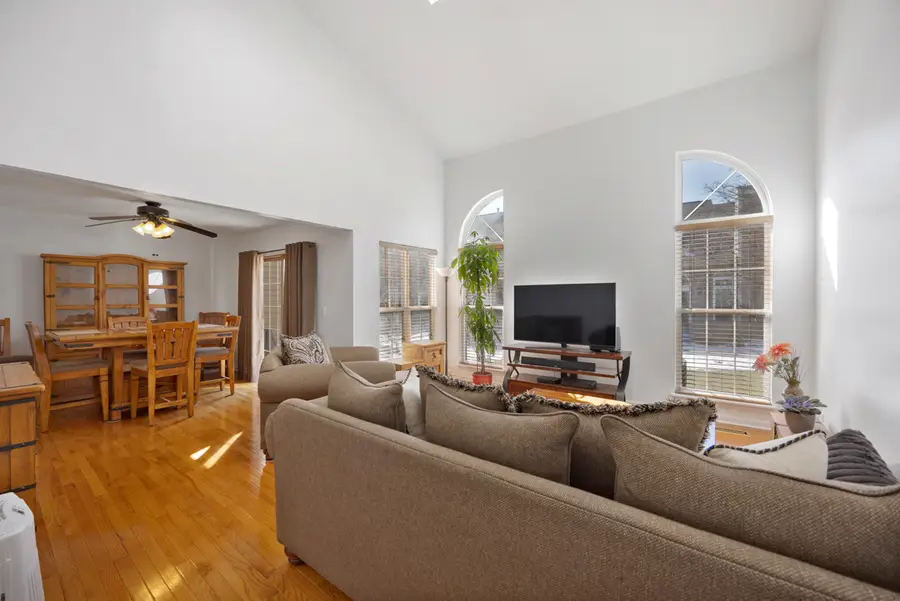 733 Clover Hill Court, Elk Grove Village, IL 60007 - #3