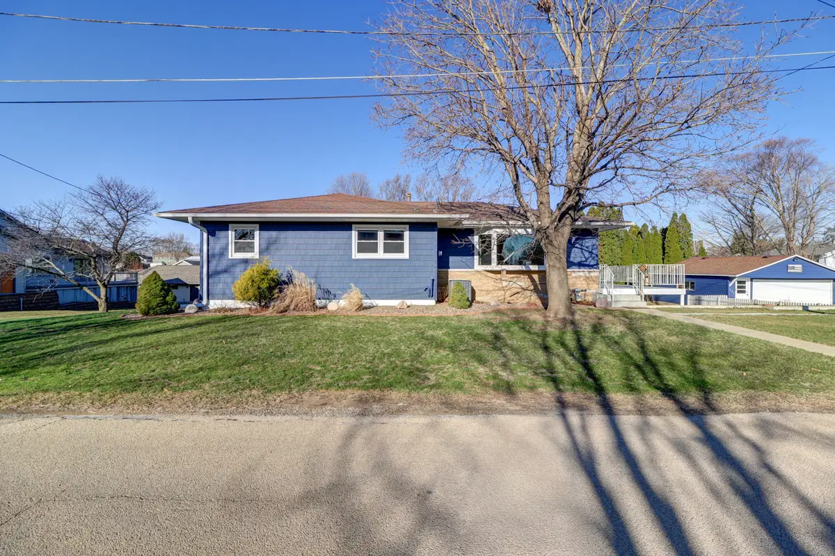 320 10th Street, Fulton, IL 61252 - #1