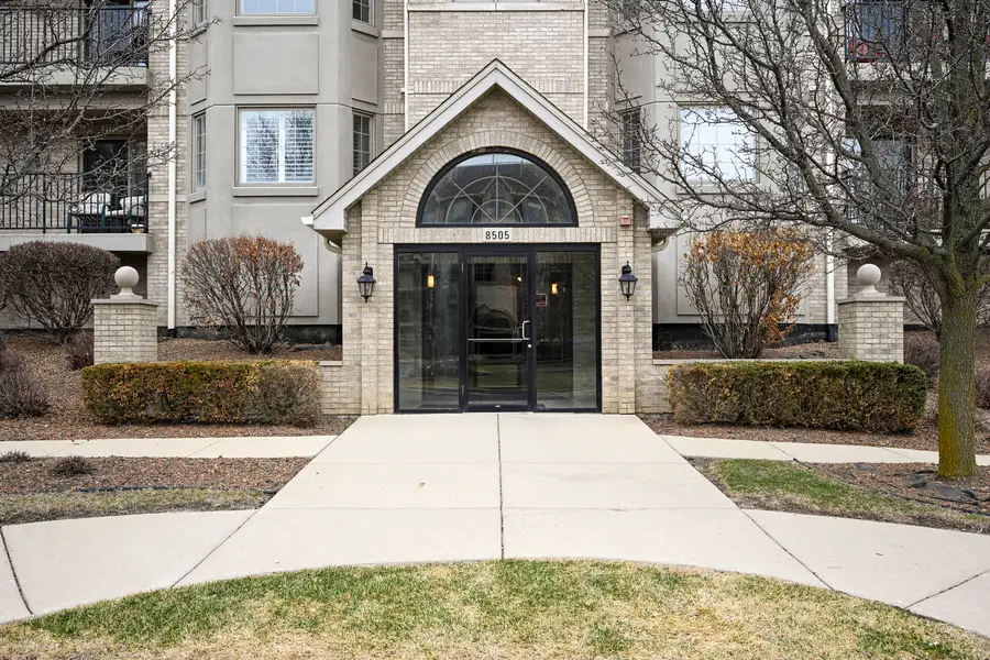 8505 Woodward Avenue #201, Woodridge, IL 60517 - #2