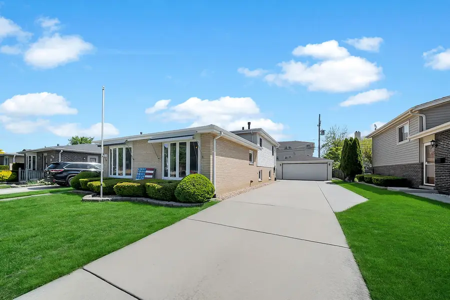 10125 S Komensky Avenue, Oak Lawn, IL 60453 - #2