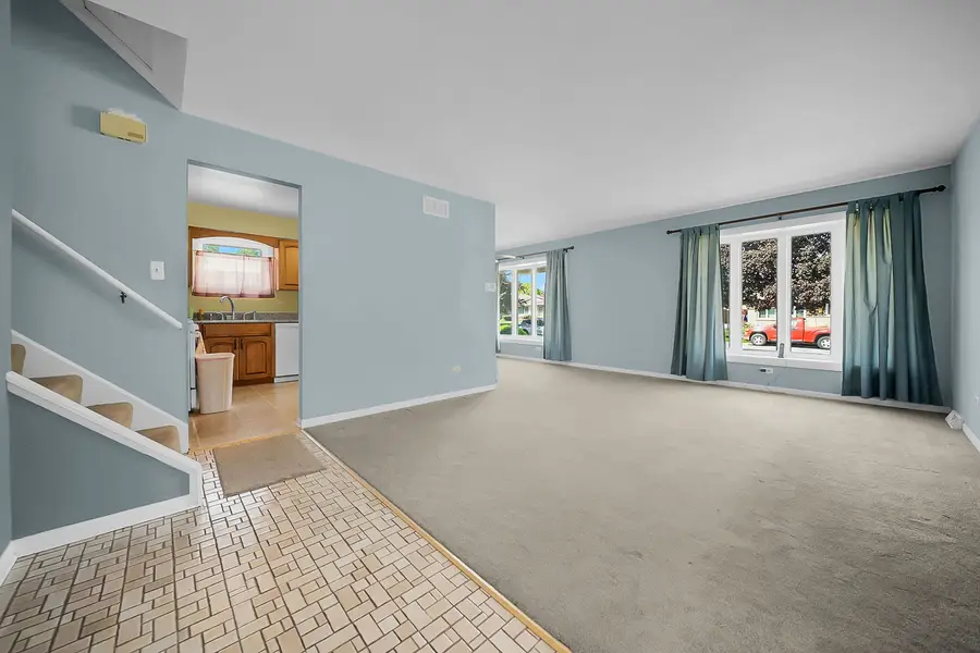 10125 S Komensky Avenue, Oak Lawn, IL 60453 - #3