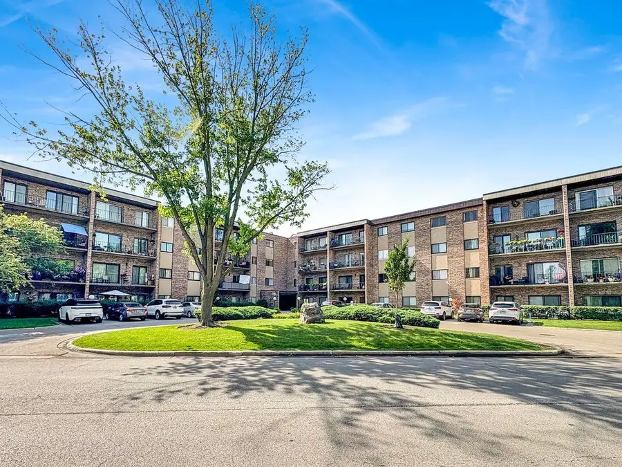 725 W Huntington Commons Road #416, Mount Prospect, IL 60056 - #2