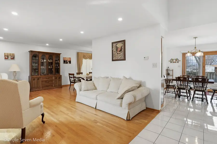 8640 Narragansett Avenue, Burbank, IL 60459 - #3