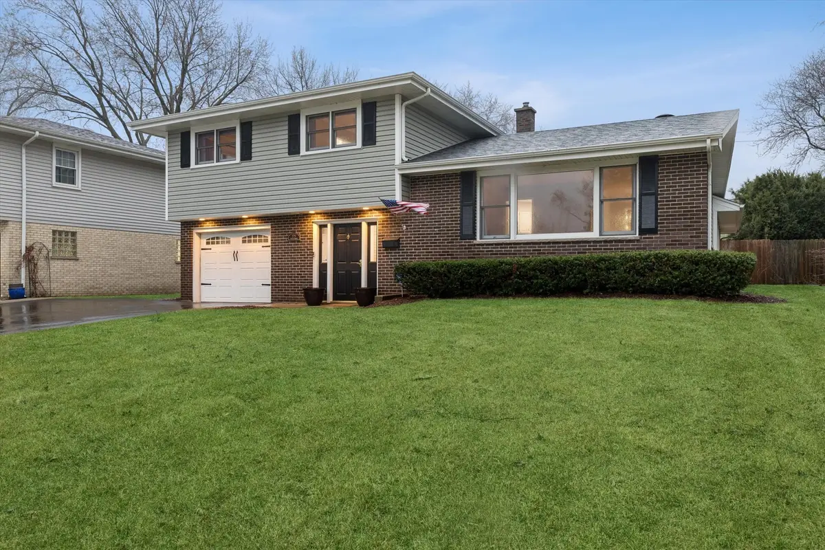 195 E Oak Glen Drive, Bartlett, IL 60103 - #1