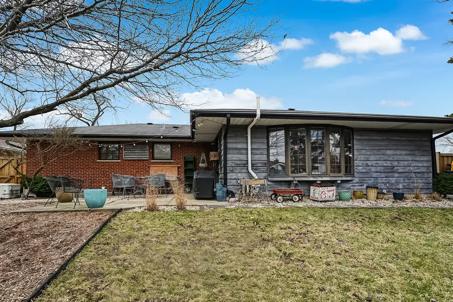 571 Dara James Road, Des Plaines, IL 60016 - #2