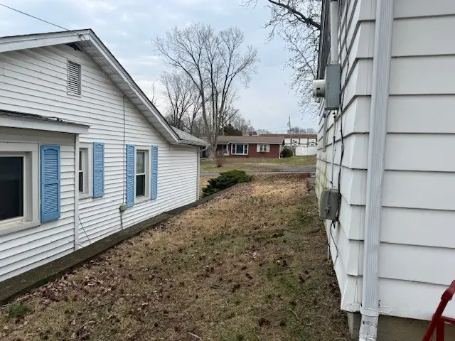 5 Westwood Drive, Mount Vernon, IL 62864 - #3