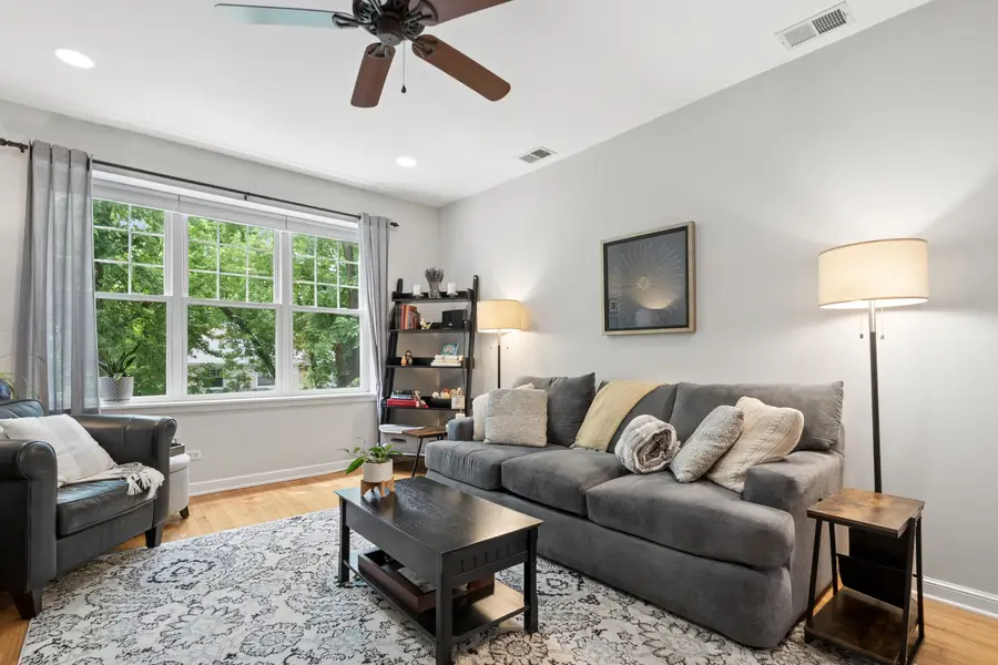 1910 W Chase Avenue #204, Chicago, IL 60626 - #3