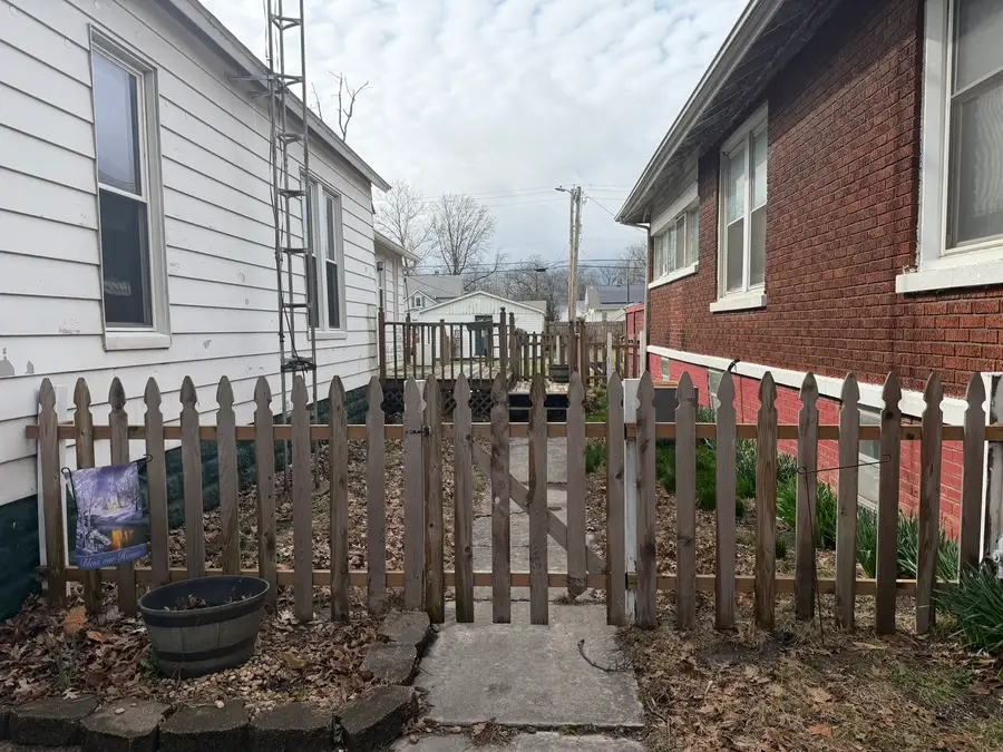 218 N Hickory Street, Centralia, IL 62801 - #2