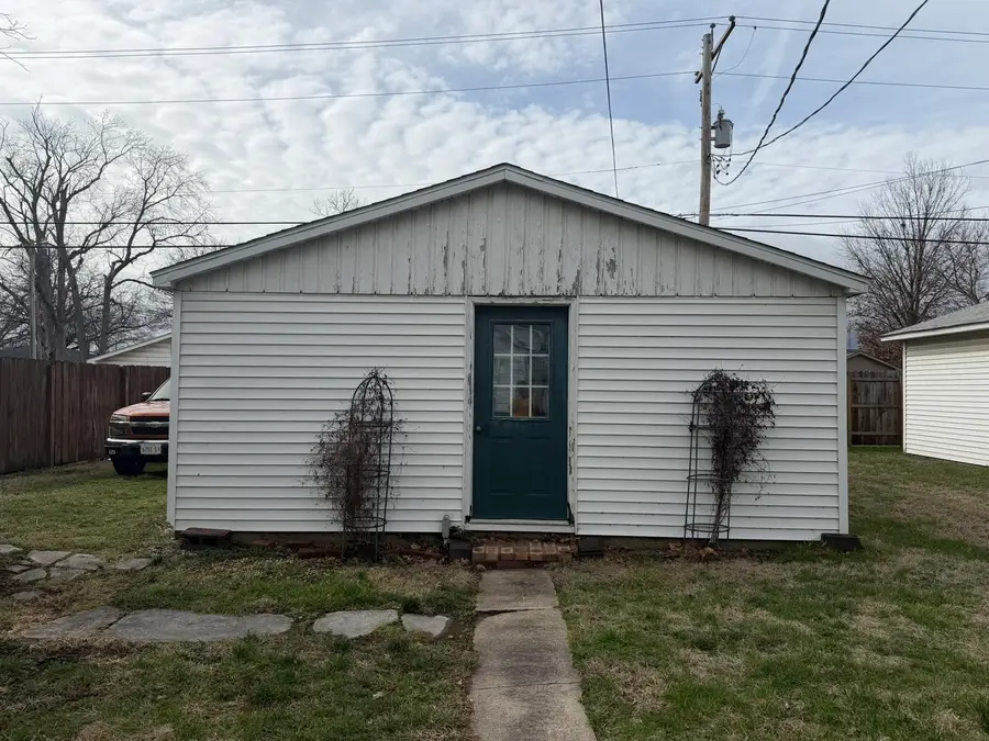 218 N Hickory Street, Centralia, IL 62801 - #3