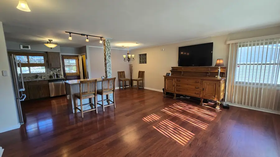 1025 Longaker Road, Northbrook, IL 60062 - #3