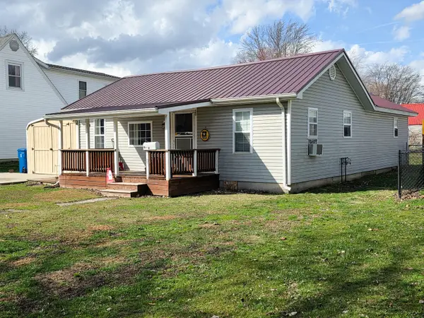 127 Park Avenue, Flora, IL 62839