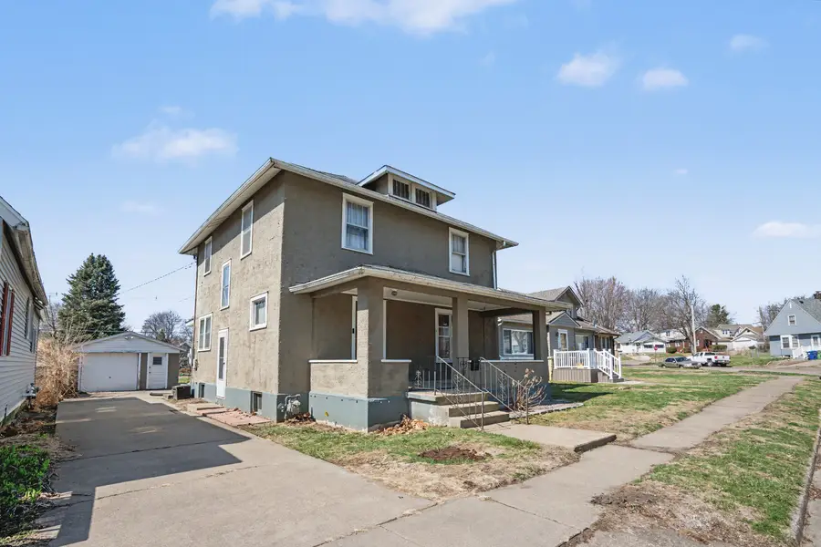 259 16th Place, Clinton, IA 52732 - #2