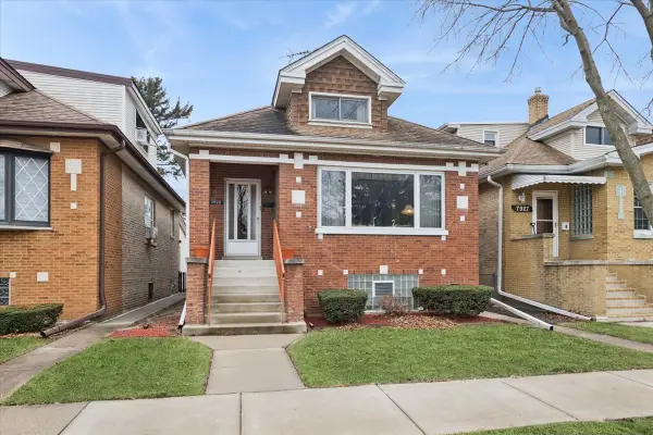 7925 W Cressett Drive, Elmwood Park, IL 60707