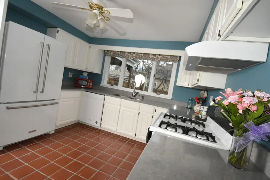 111 W Prairie Avenue, Wheaton, IL 60187 - #3